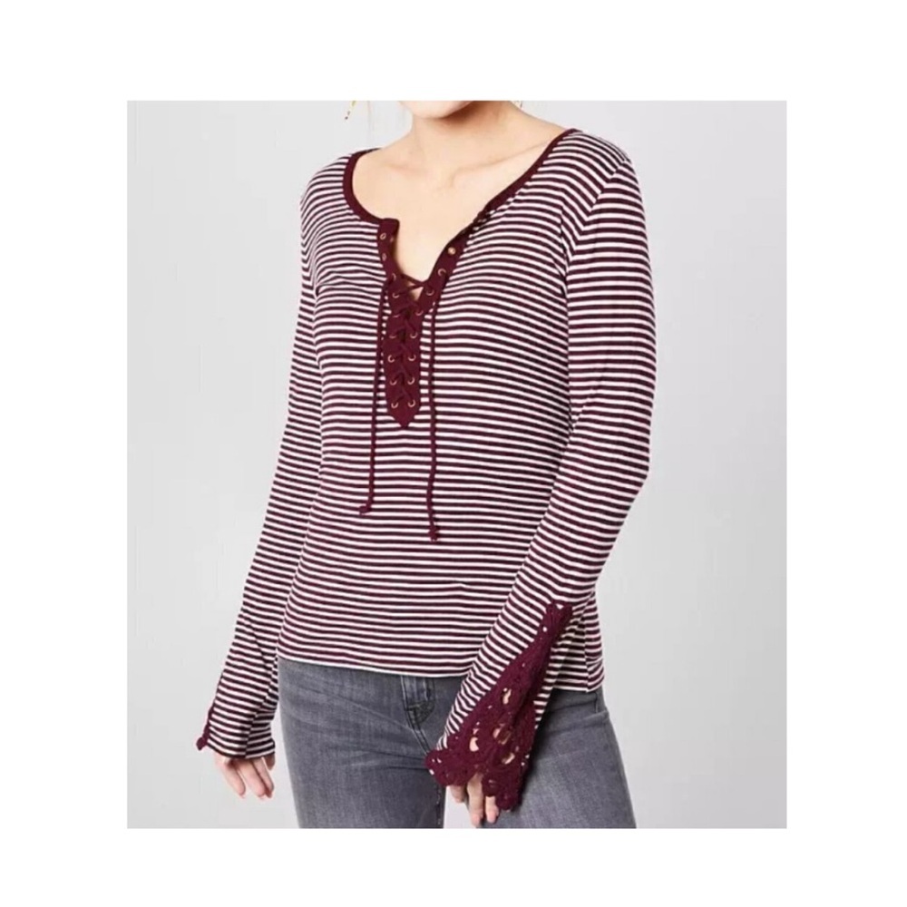 Buckle BKE red white striped long sleeve with tie up front and lace sleeves S